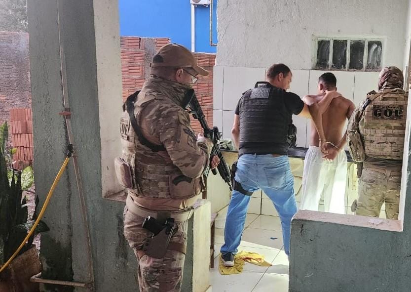 Homem que matou o pai e marido da ex-mulher é preso em Várzea Geande