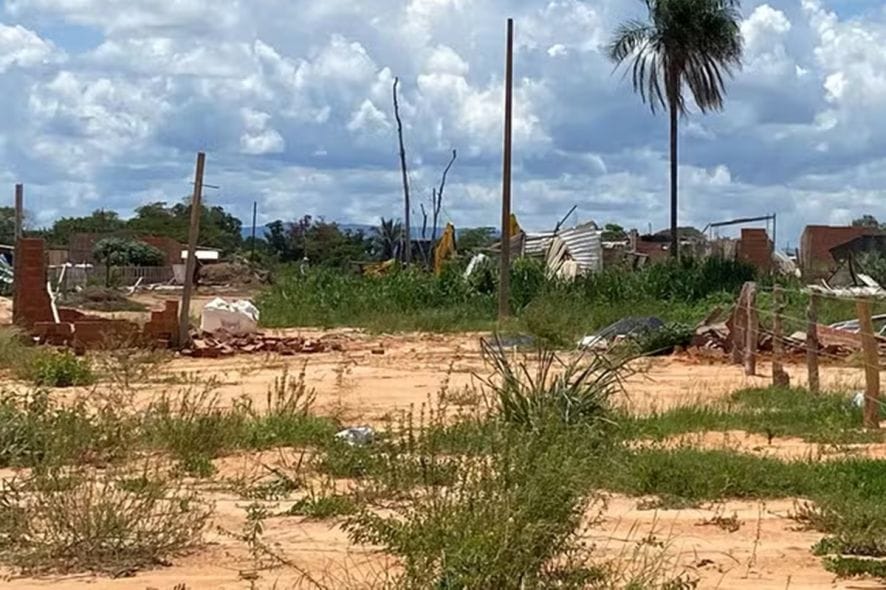 Justiça dá prazo para famílias invasoras deixarem área na  região do Contorno Leste