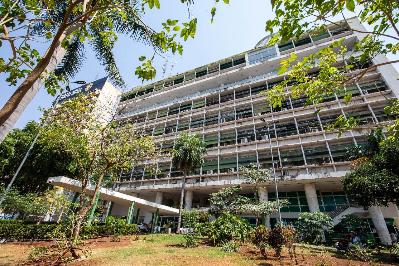 Novo bloqueio de R$ 1,3 milhão da empresa CS Mobi ameaça serviços essenciais em Cuiabá