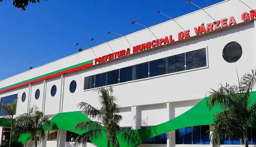 Câmara alerta para excessos e suspende tramitação de projeto para criação de cargos e reajuste salarial