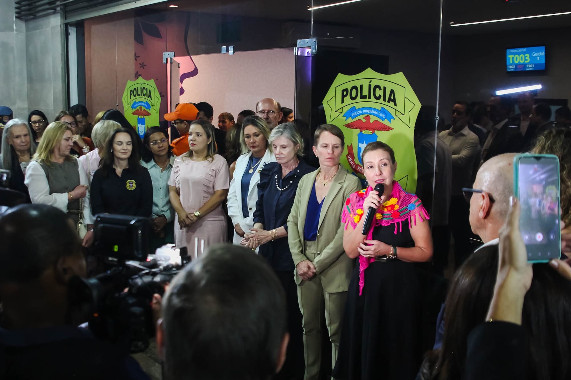 Mulheres celebram conquista de delegacia com plantão 24 horas em Várzea Grande