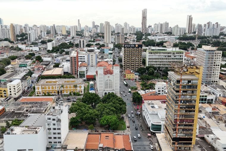 MPE vê riscos ambientais e aciona a Justiça para suspender cortes de árvores em Cuiabá