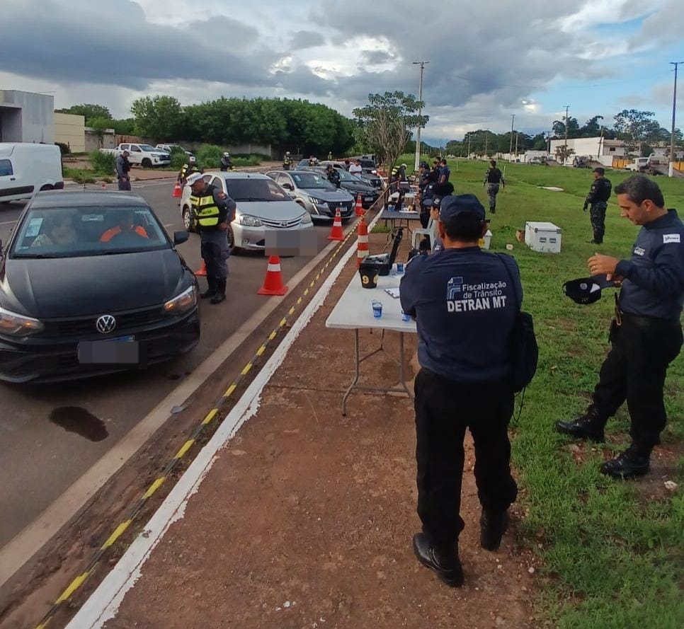 Blitz em Várzea Grande termina com três presos por embriaguez e 38 veículos removidos