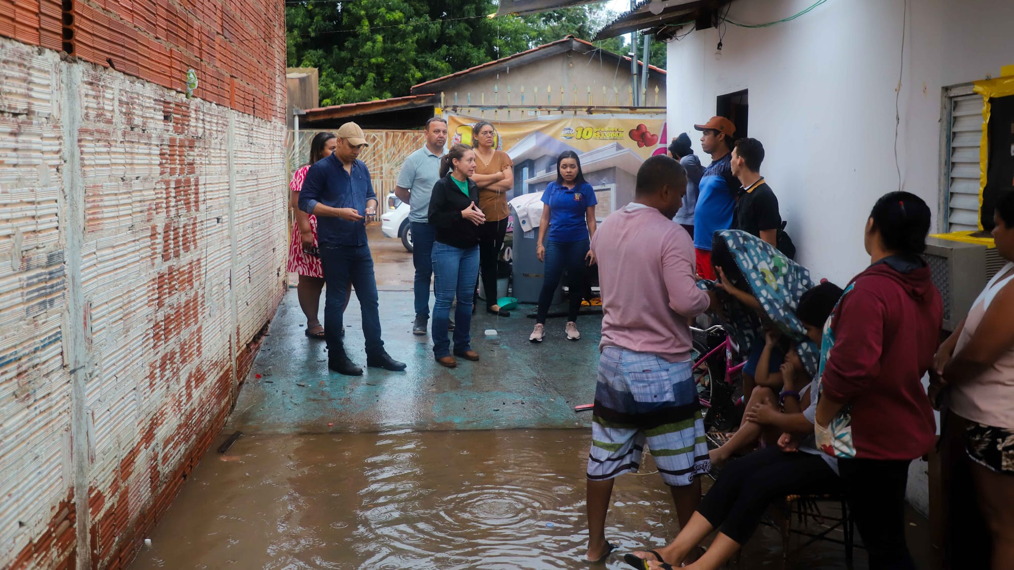 Várzea Grande anuncia medidas para desabrigados pela chuva e propõe aluguel social