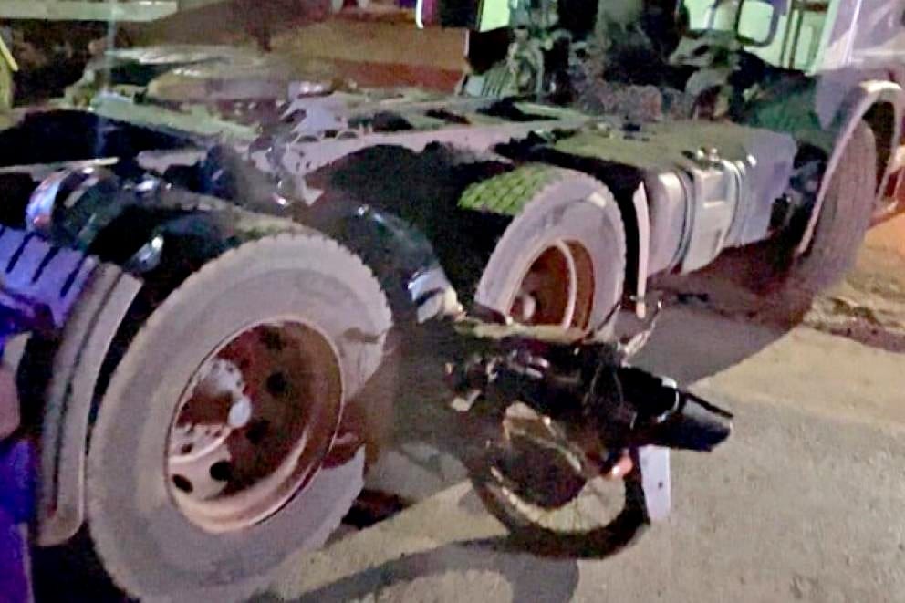 Homem morre em acidente na MT-225; moto ficou prensada entre pneus de carreta