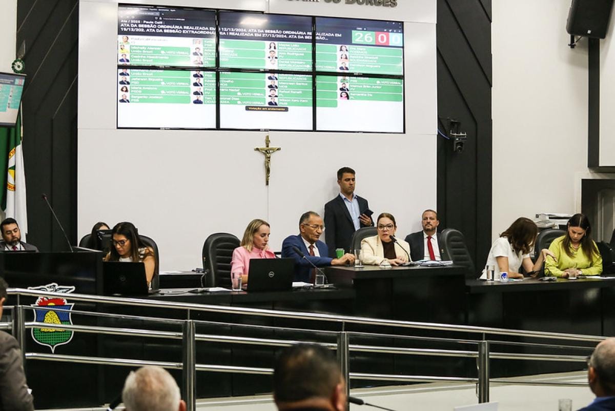 Câmara aprova abertura de CPI para investigar estacionamento rotativo em Cuiabá