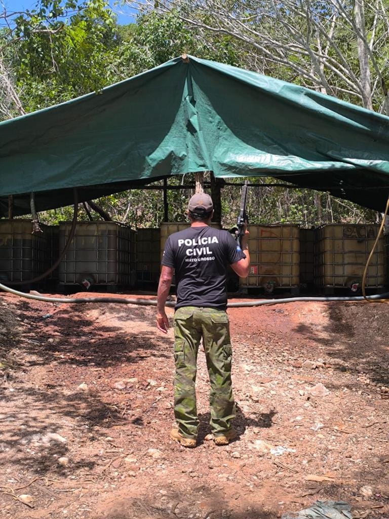 PC dá batida em fazenda e fecha posto clandestino usado para abastecer garimpos ilegais