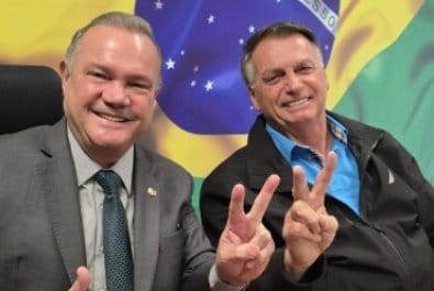 Senador de MT participa de almoço com Bolsonaro e articula anistia para presos do 8 de janeiro