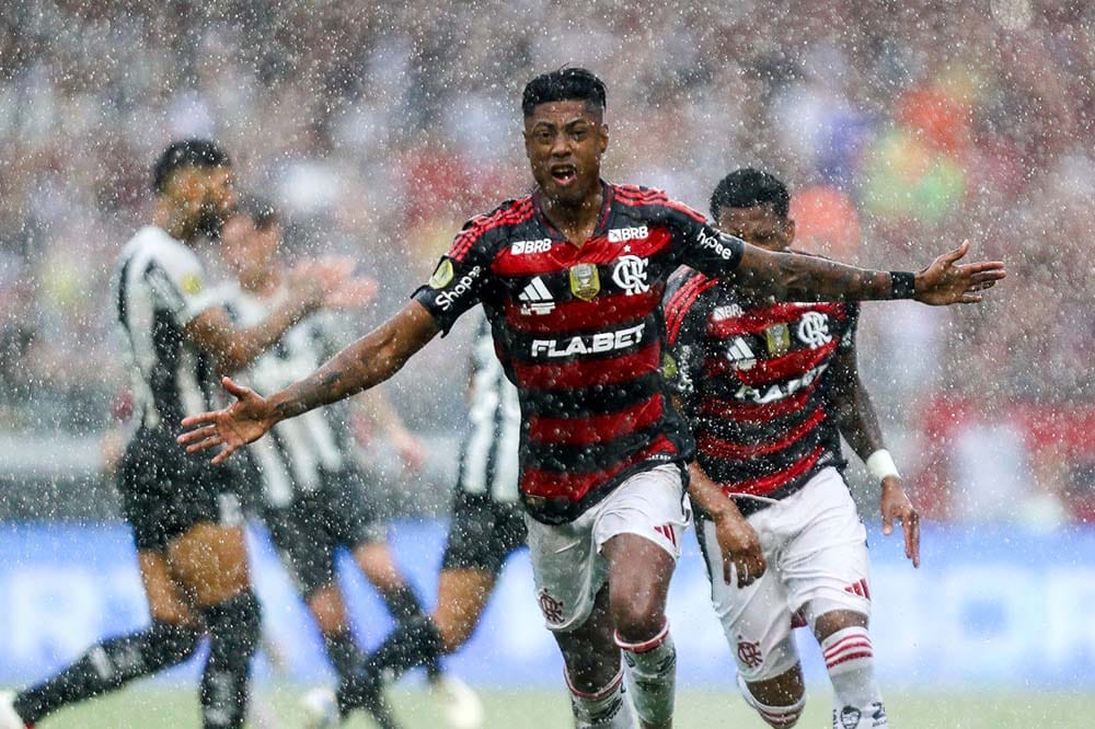 Flamengo vence Botafogo por 3 a 1 e conquista Supercopa do Brasil pela terceira vez