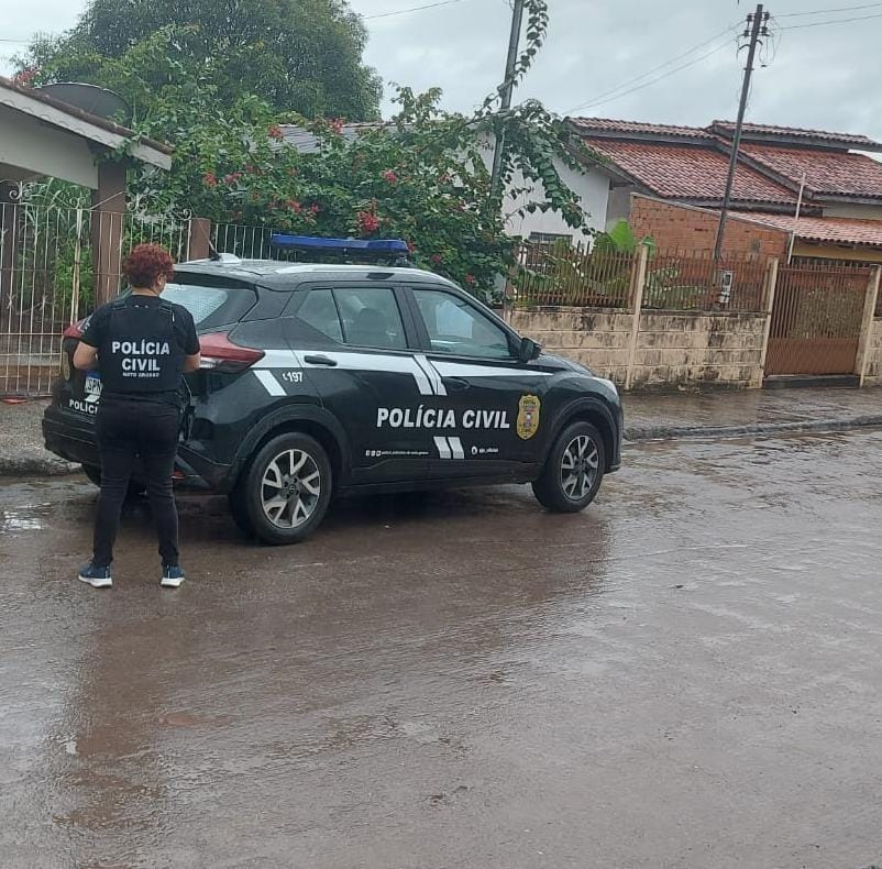 Polícia Civil cumpre mandados contra mulher e adolescente em Nobres