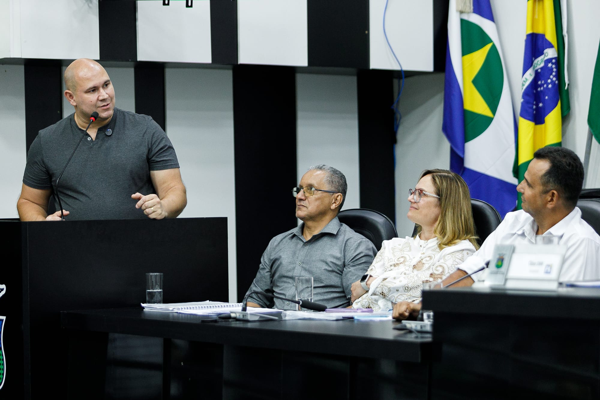 Prefeito reforça compromisso com famílias ameaçadas de despejo em bairros de Cuiabá