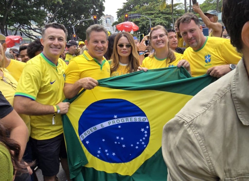 Participação de Mauro Mendes em ato com Bolsonaro no Rio reforça candidatura em 2026