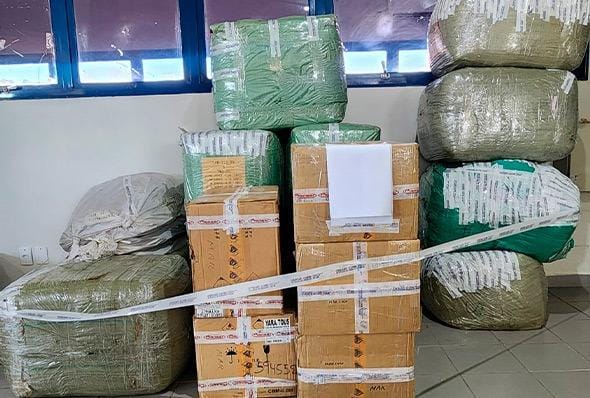 Sefaz apreende mercadorias irregulares escondidas em carga de bobinas de aço