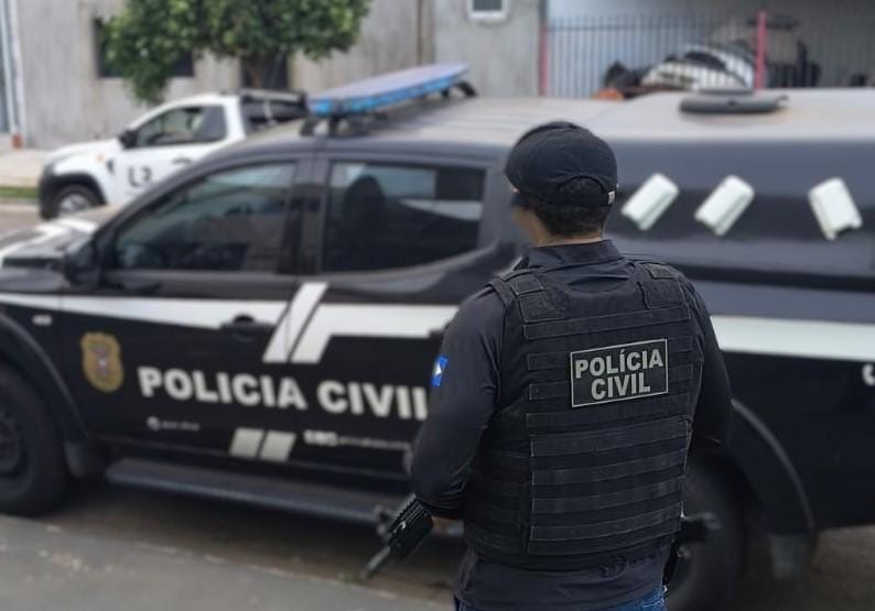 Suspeito de assassinar idoso de 74 anos durante roubo é preso; comparsa está foragido