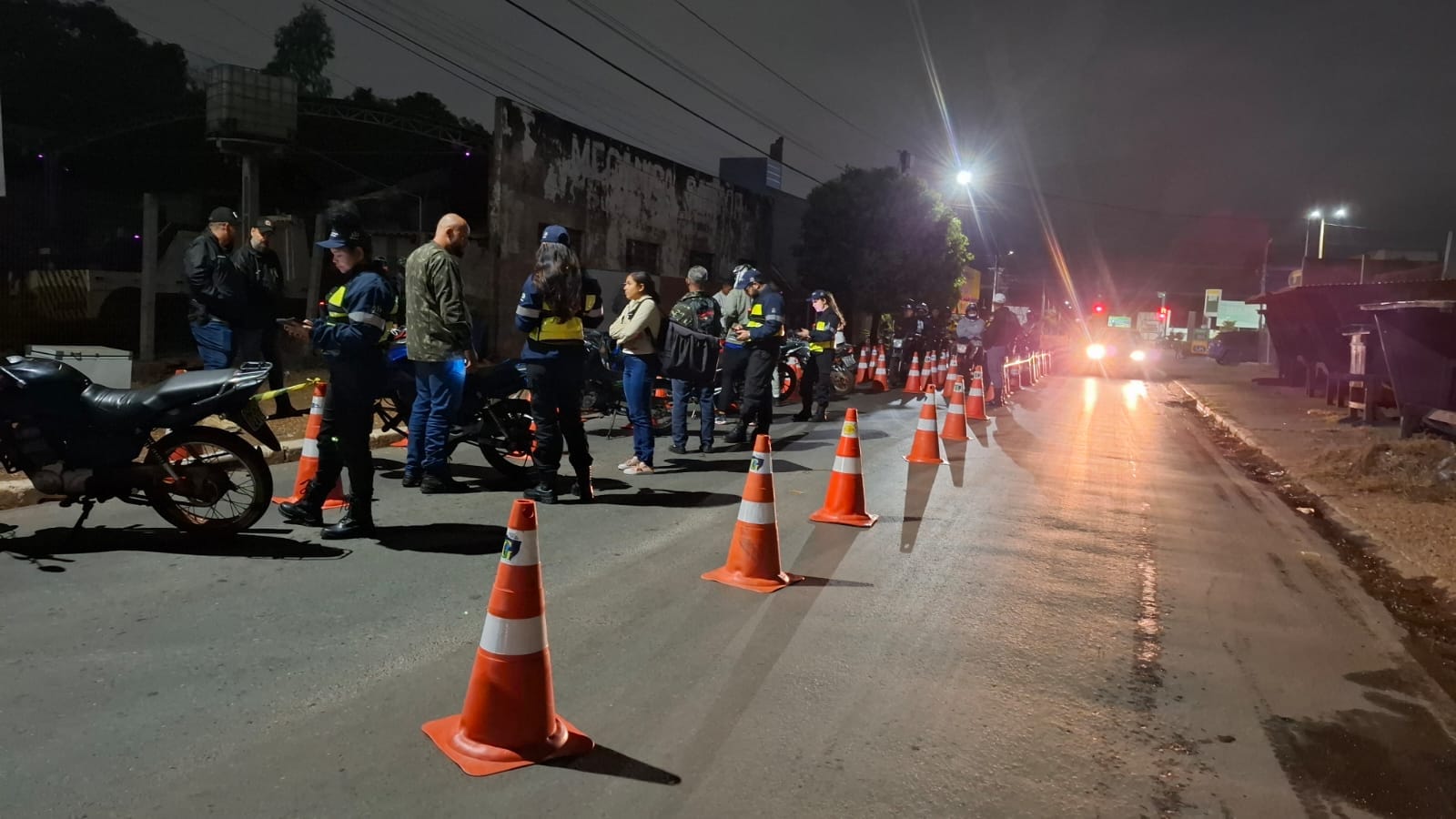 Operação prende dois condutores por embriaguez e remove 43 motos em Várzea Grande