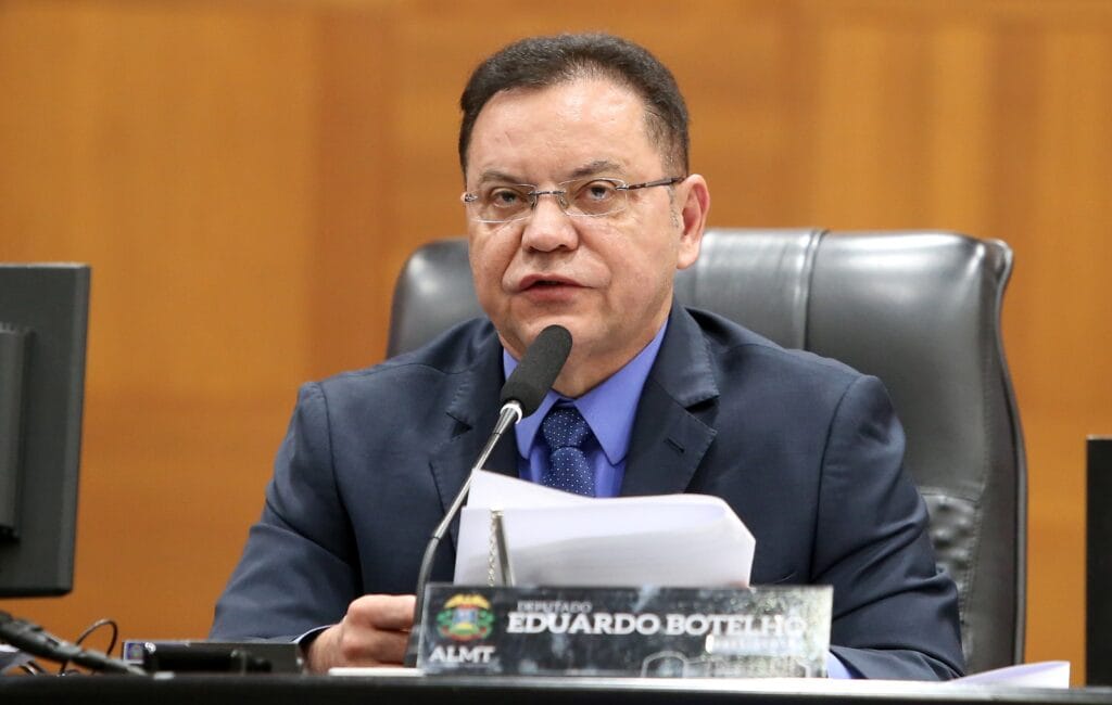 Botelho descarta emendas como solução para crise e cobra ação de Abilio