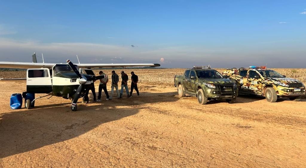 Seis são presos com drogas, caminhonete e avião avaliados em R$ 750 mil durante operação