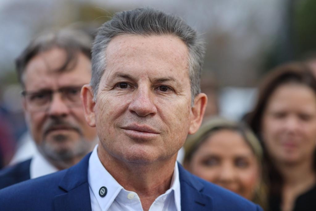 Mauro Mendes recebe comenda no Senado por avanços na alfabetização em Mato Grosso