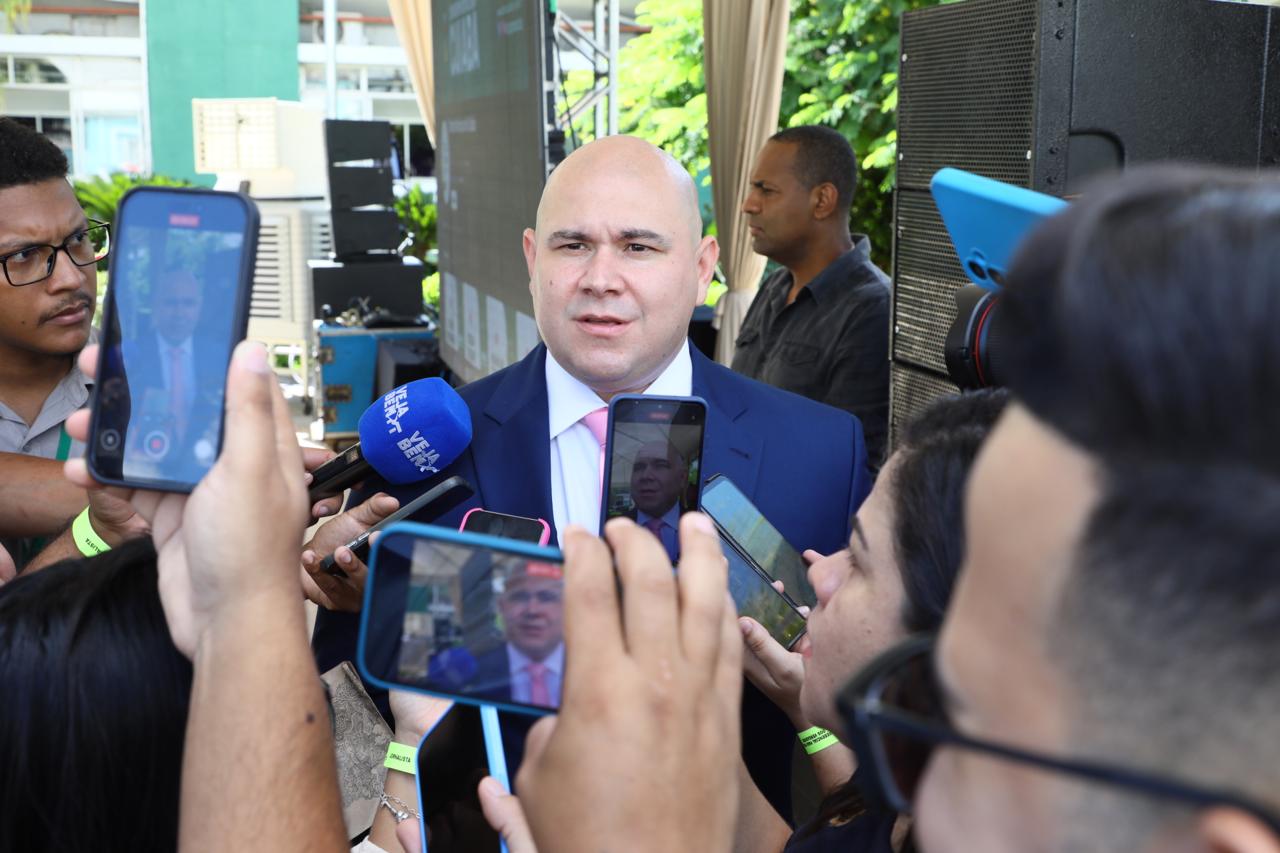 Abílio deve substituir secretário de Planejamento após viagem internacional