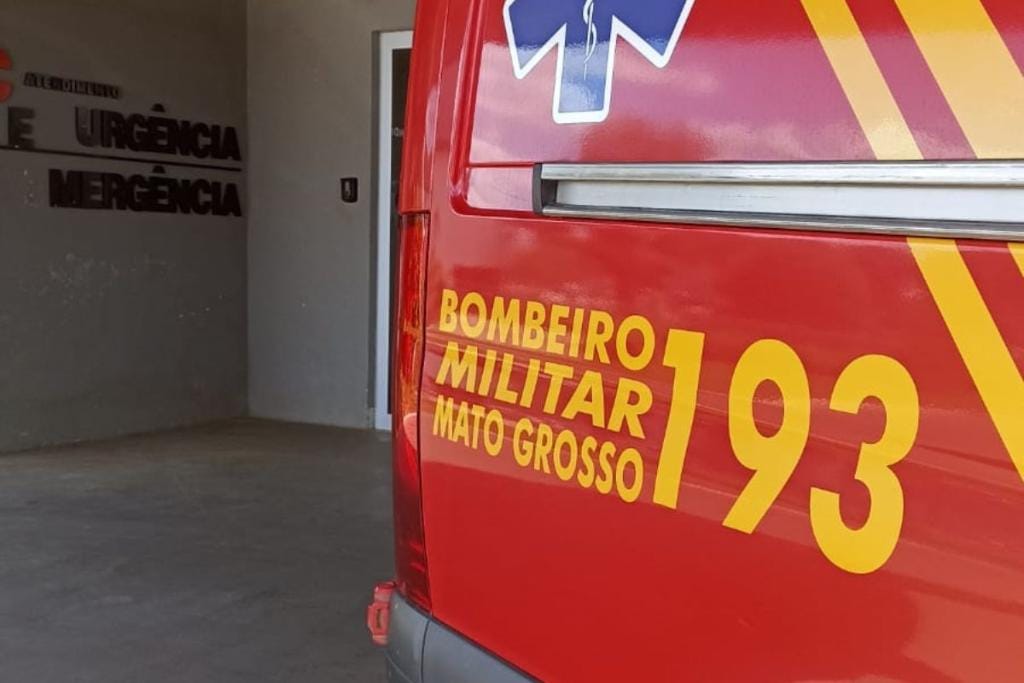 Corpo de Bombeiros socorre casal após veículo capotar na BR-364 em Diamantino