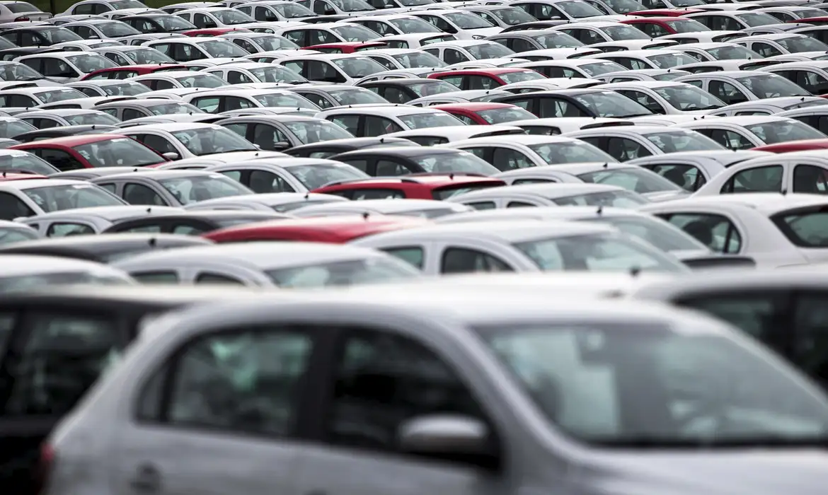 Concessionária terá que devolver valor por vender carro zero km com defeito