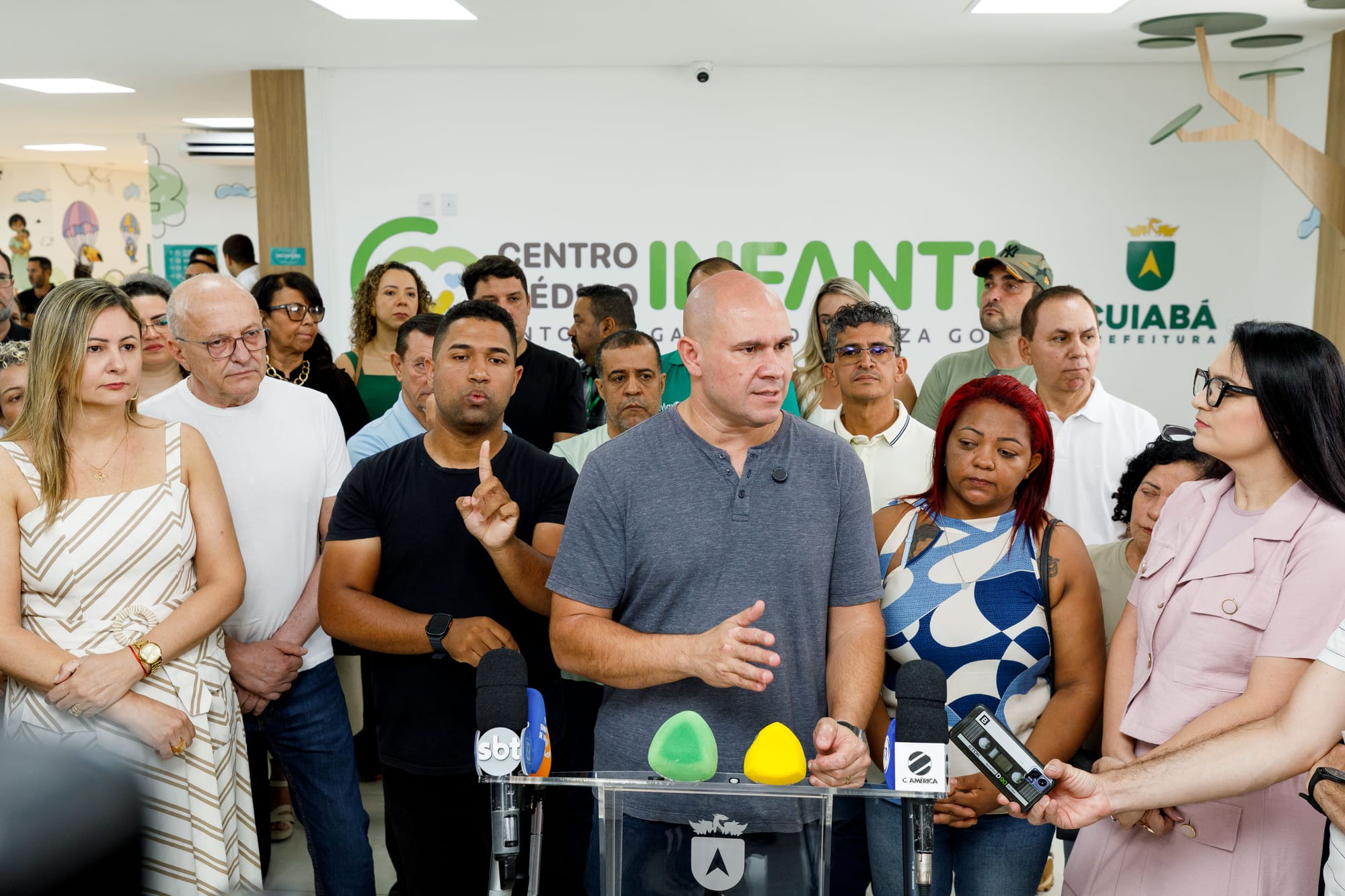 Prefeito ameaça terceirizar serviços da saúde se houver greve por corte na insalubridade