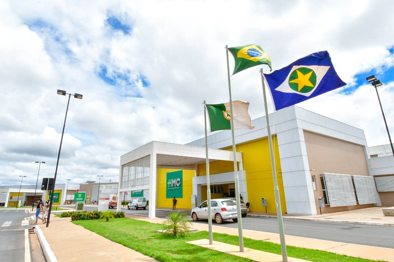 Tornozelado arremessa esposa de carro em movimento, foge e acaba preso pela PM na capital
