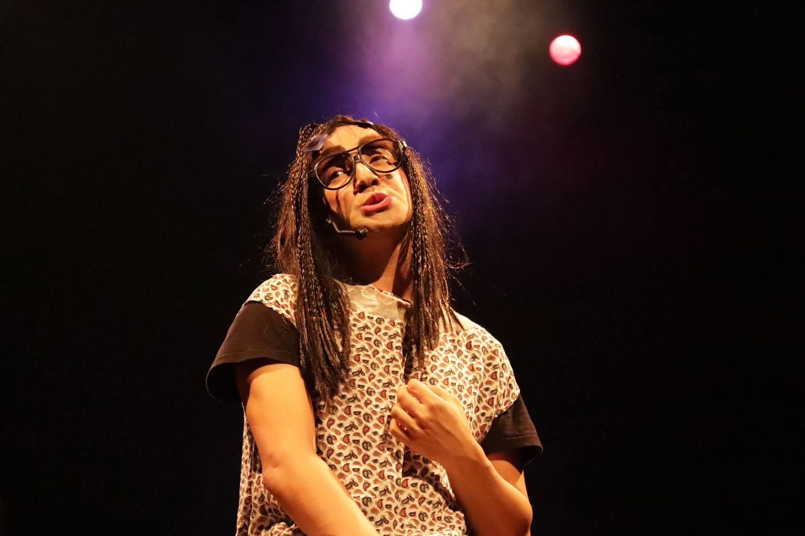 Eduardo Butakka estreia monólogo ‘Como ser bonita sendo feia’, no Cine Teatro de Cuiabá