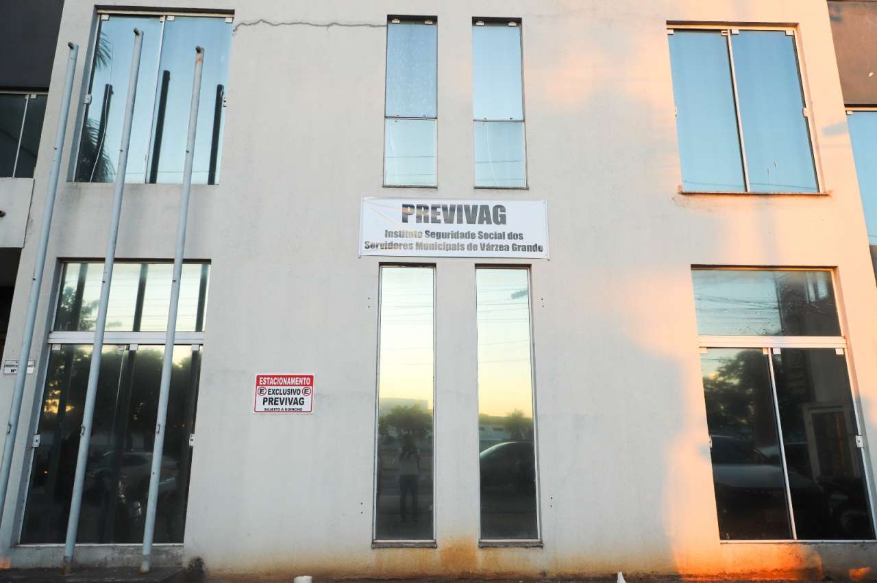 Prefeita sanciona lei que atualiza regime próprio de previdência em Várzea Grande