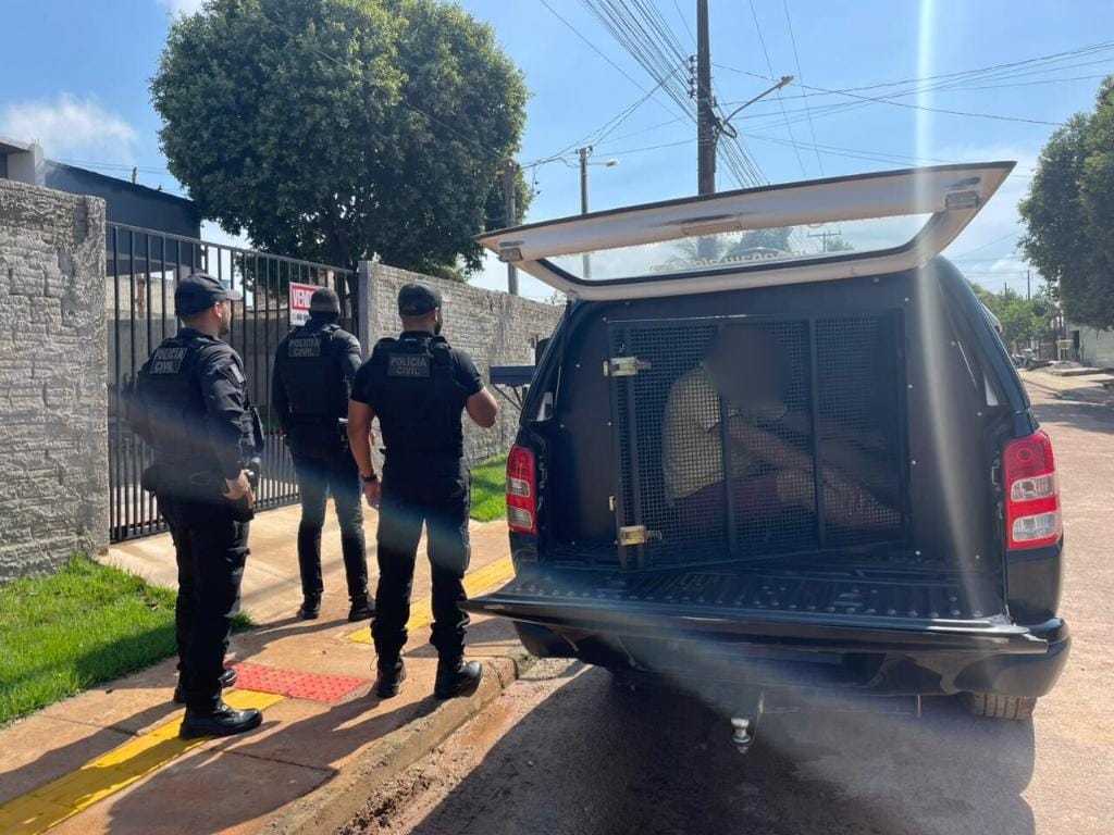 Idoso apaixonado que perseguia e ameaçava matar ex mesmo com medidas protetivas é preso