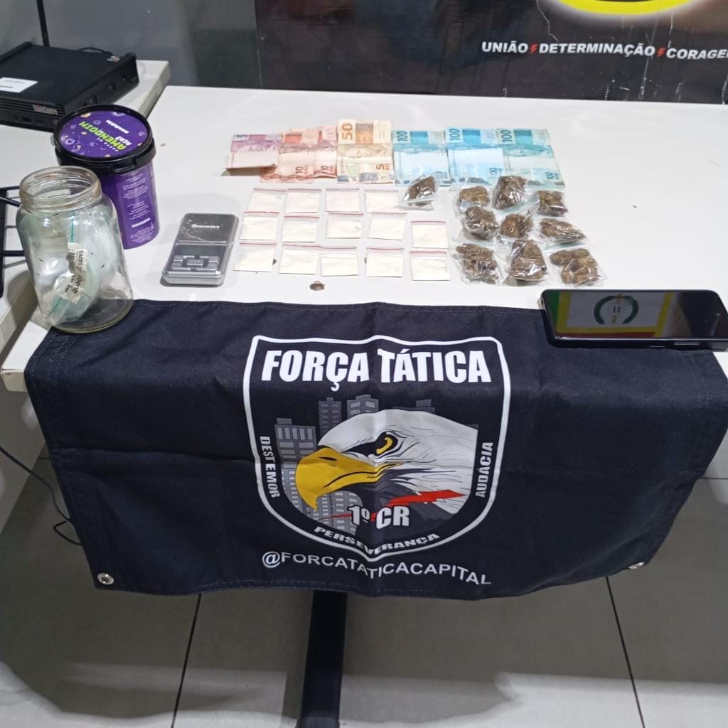 Força Tática prende homem por tráfico e apreende porções de cocaína e maconha