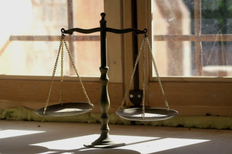 Criminoso que tentou matar ex a facadas depois de derrubá-la de moto é condenado a 16 anos