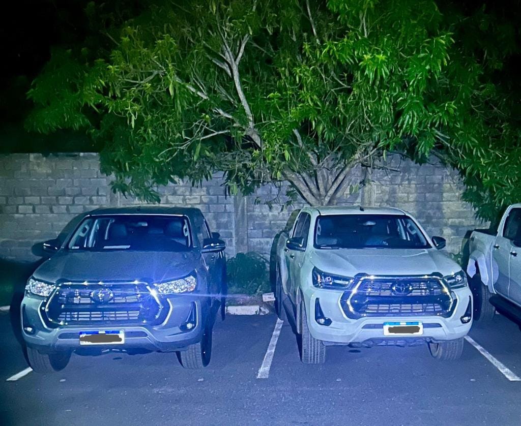 PM intercepta cegonha com duas caminhonetes adulteradas e prende homem por receptação