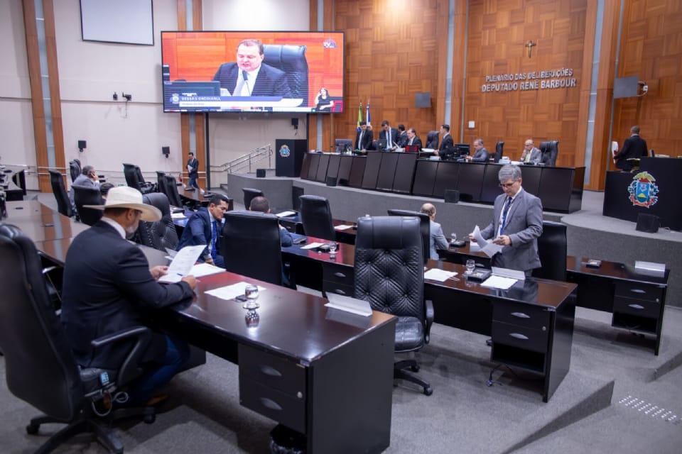 Assembleia publica decreto que suspende cobranças de servidores de MT por 120 dias