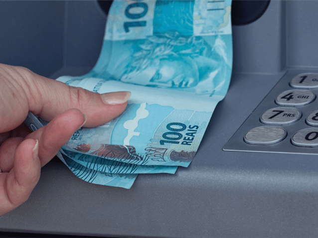 Banco terá que indenizar cliente que teve salário retido por dívida de financiamento de veículo