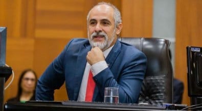 Justiça nega tornozeleira, mas proíbe presidente de sindicato de se aproximar de servidora