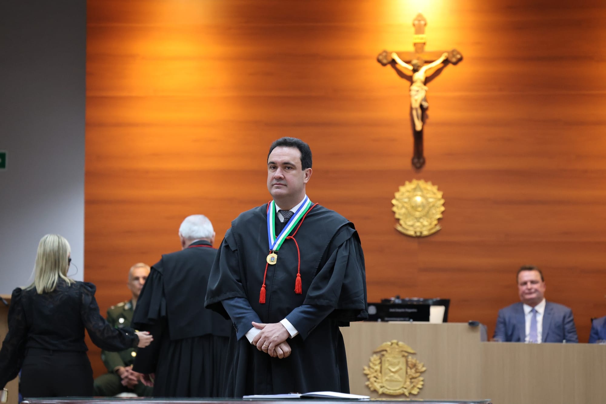 Ricardo Almeida toma posse e promete atuação guiada por independência, humanidade e prudência