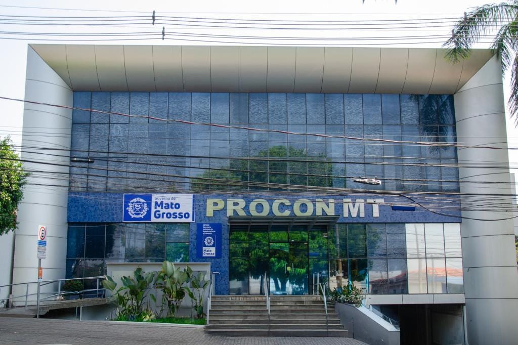 Mauro Mendes exonera chefe do Procon e conciliadora assume comando do órgão em Mato Grosso