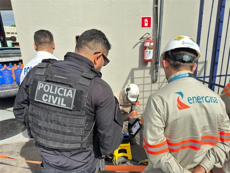 Operação flagra furto de energia em hamburgueria, casas de alto padrão, postos e mercados