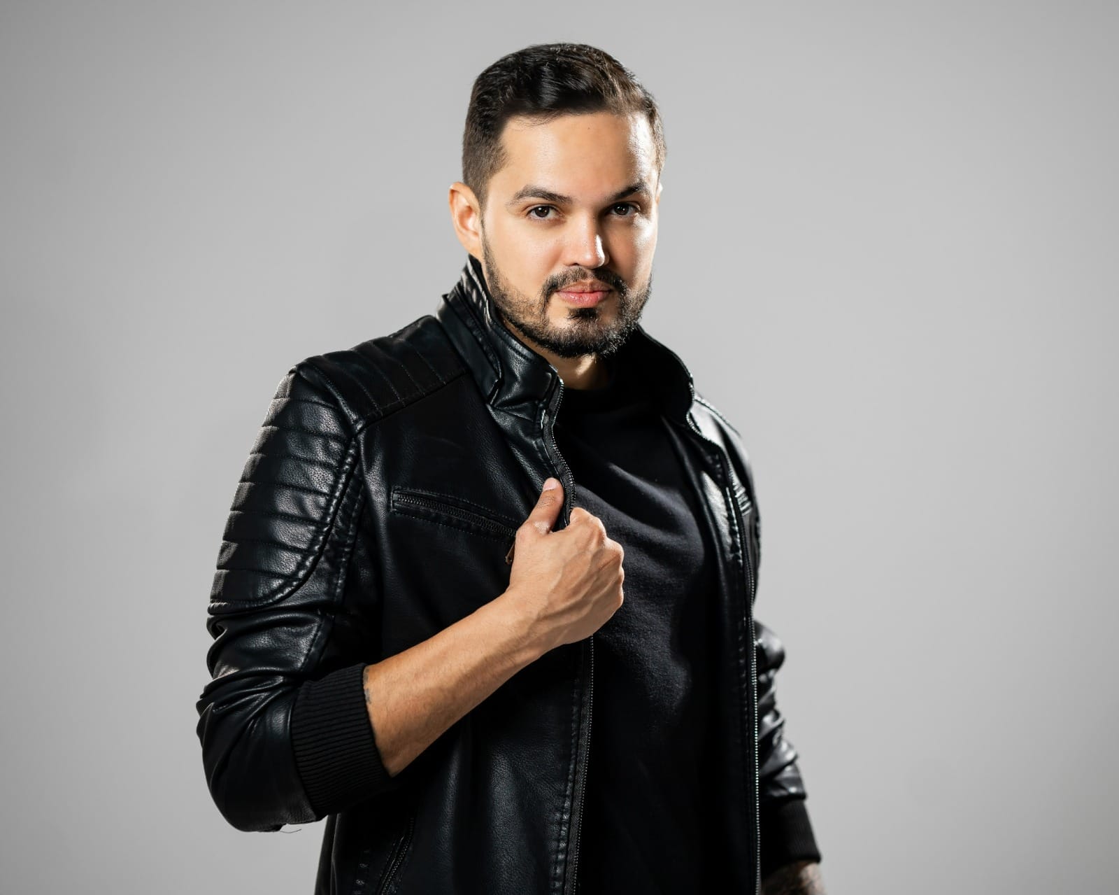 Jhoe Maia leva shows gratuitos à APAE e à Feira do Jardim Botânico