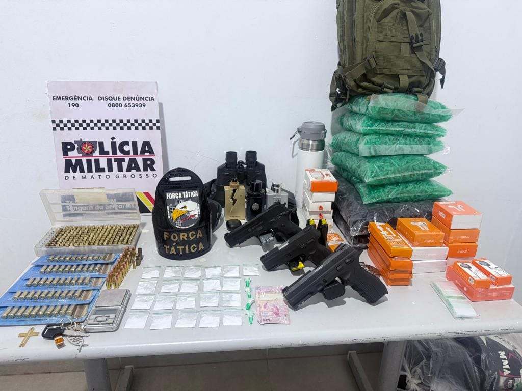 PM prende dois faccionados e recupera pistolas, munições e produtos roubados