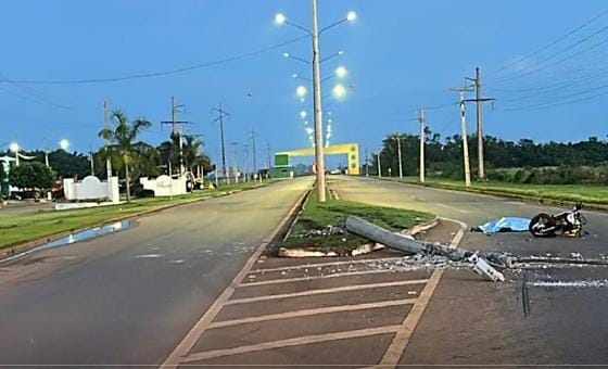 Homem perde controle de moto, bate em poste de energia  e morre na rodovia MT-140