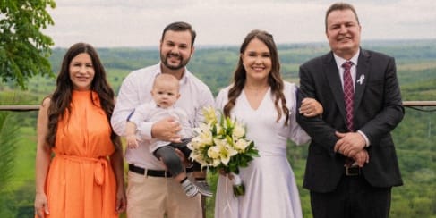 Em cerimônia intimista, filha de Max Russi oficializa união com Samuel Lima