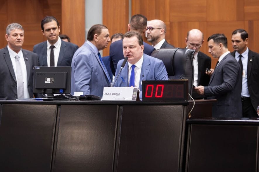 Deputados mantêm veto de Mauro Mendes a reajuste dos servidores do Poder Judiciário