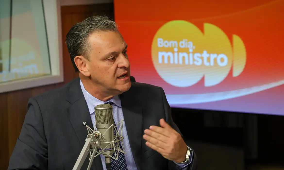 Fávaro nega compromisso do PSD com segundo voto e evita falar de dobradinha com Taques