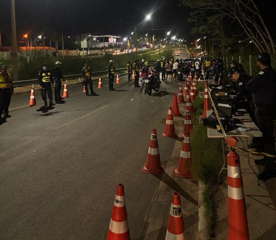 Blitz termina com captura de foragido da Justiça e remoção de 52 motos em Cuiabá