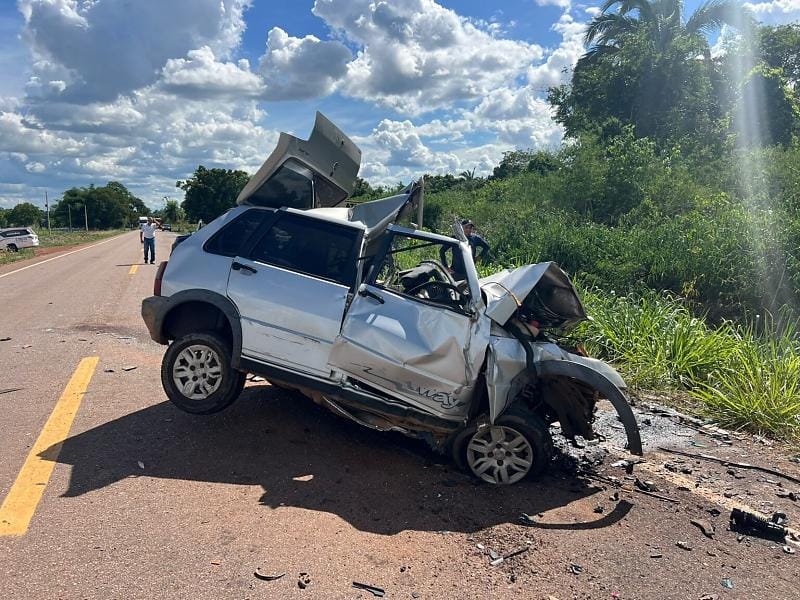 Jovem de 22 anos morre em colisão frontal entre carro de passeio e caminhonete em MT