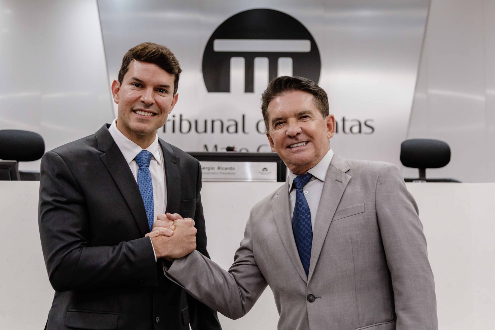 Alisson Alencar toma posse e é elogiado pelo presidente Sérgio Ricardo: “mais um ganho do TCE”