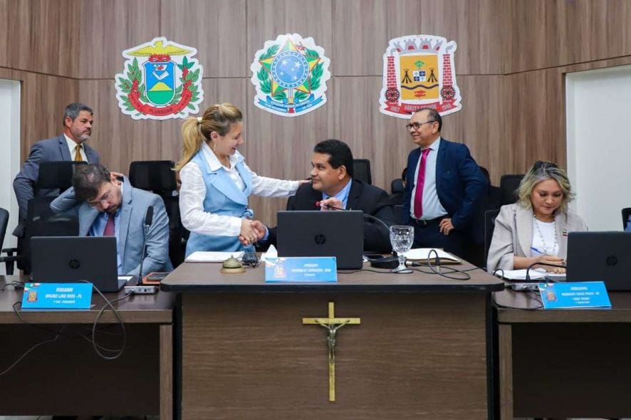 Flávia Moretti acusa presidente da Câmara de tentar tirá-la do cargo após ela negar lotear a prefeitura