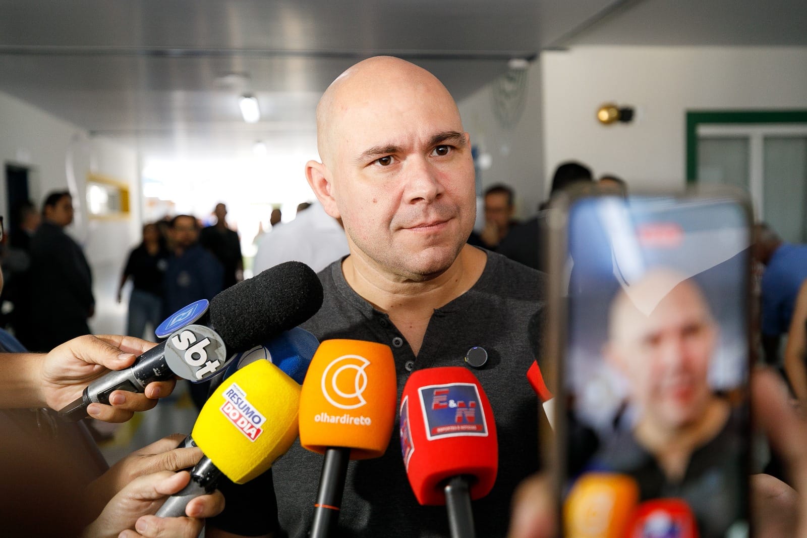 Abílio tem maior salário entre prefeitos das capitais; vencimento é superior que de Mauro Mendes